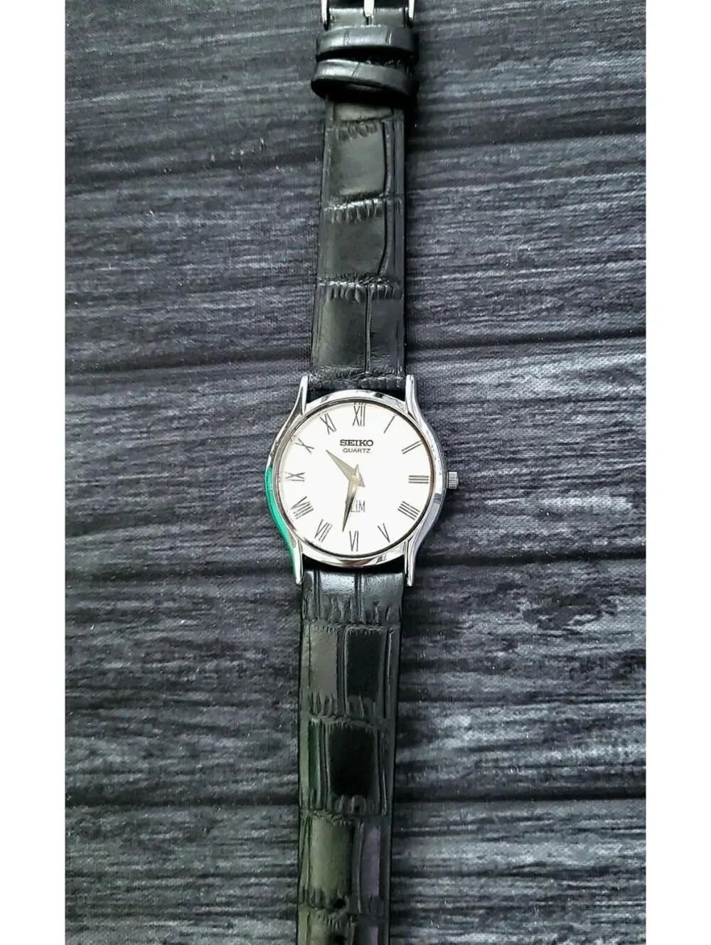 Rare Vintage Slim Seíko Round‎ Roman Dial Slv Blk Mens Watch